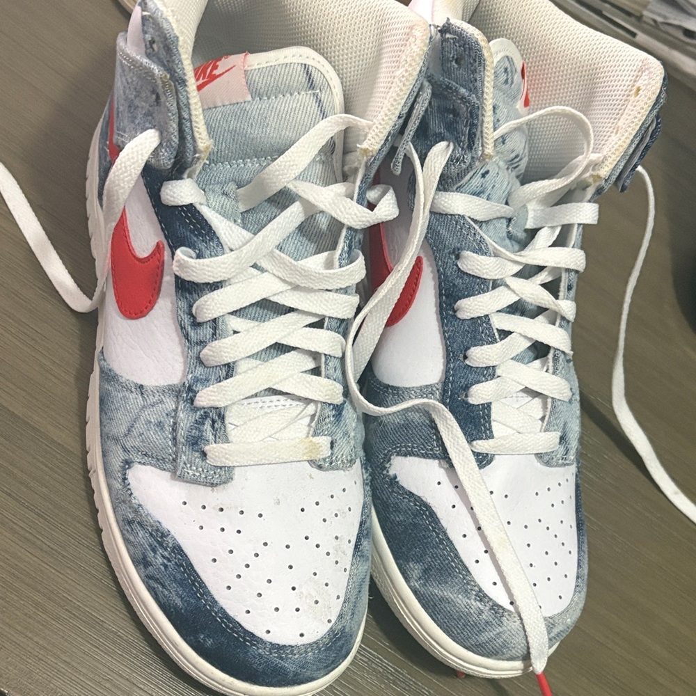 Nike Denim-Style White Sneakers with Red Swoosh